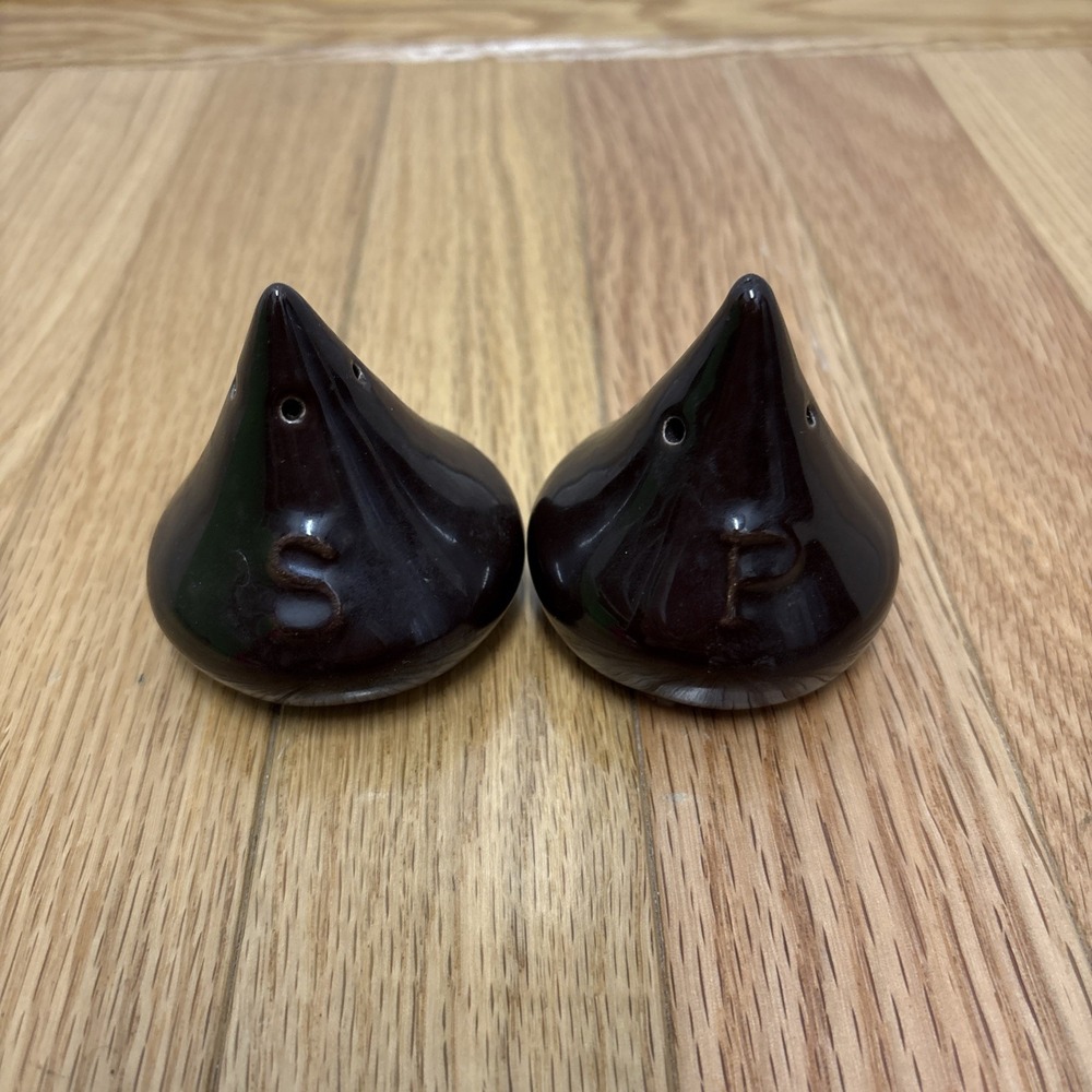 Adorable Hershey Kisses Salt & Pepper Shakers 2.75" tall Excellent‎ Vintage